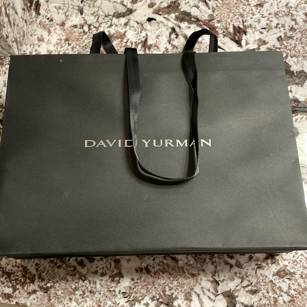 David Yurman large shopping bag. Only used on day of purchase.